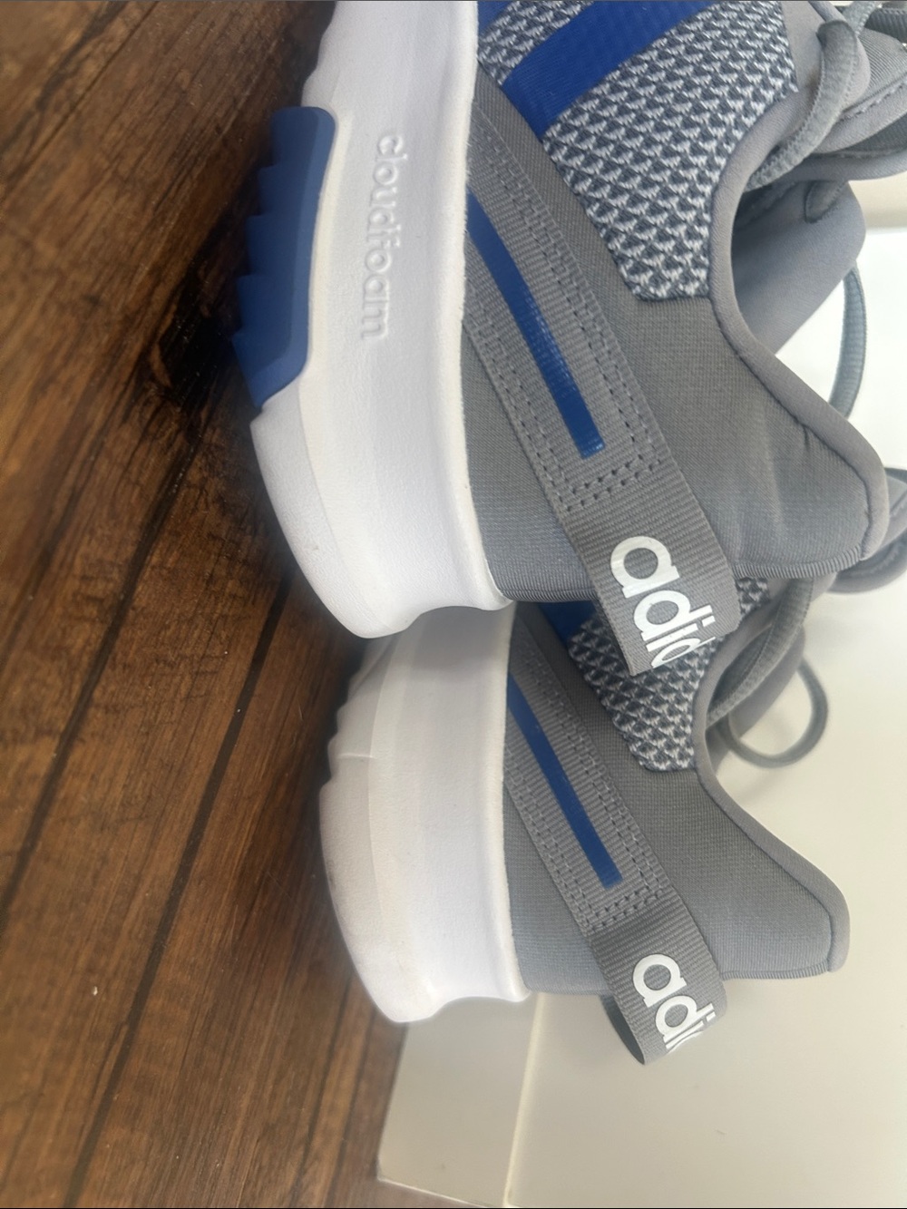 NEW adidas kids, men or women’s Gray Sneakers with Blue Stripes - Picture 10 of 13